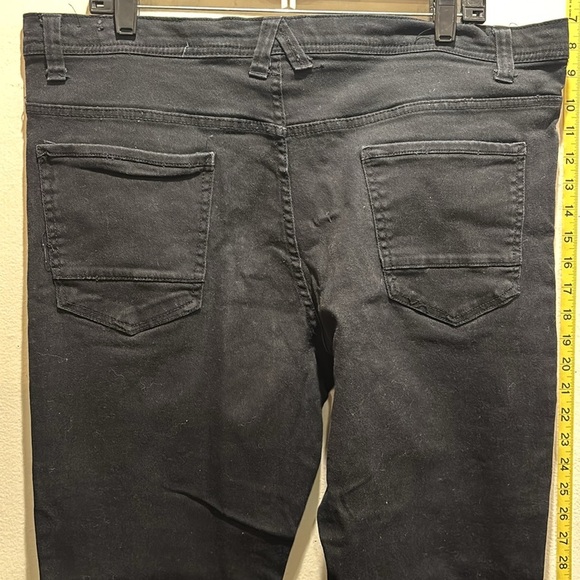 Akademiks Men's Black Relaxed Jeans - Picture 3 of 6